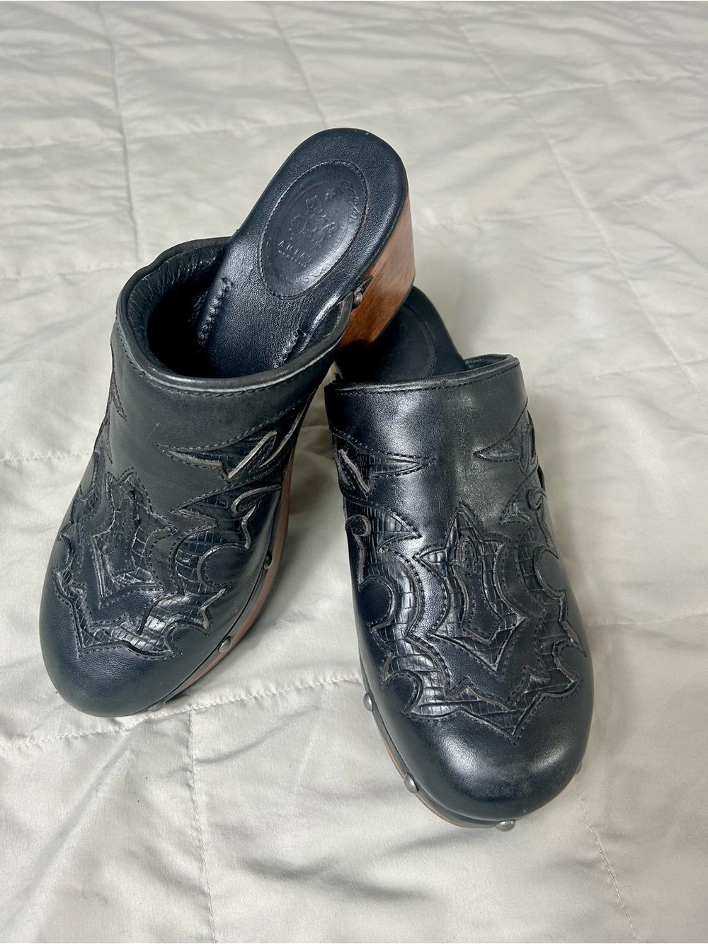 Ariat MCMXCIII Black Leather Mules Woman’s 10B Wood Block Heel Clogs Western